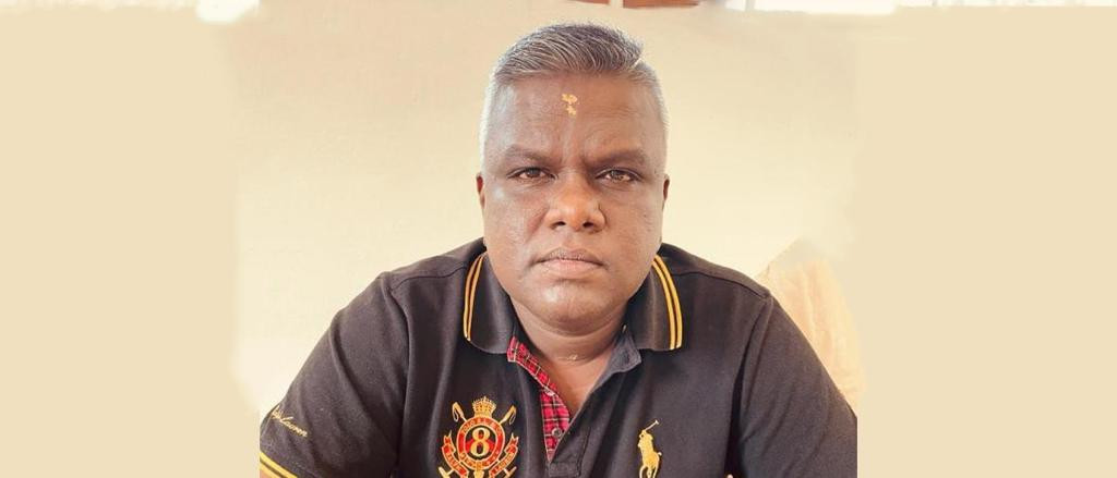 प्रहरी हिरासतमा रहेका भीरामुथु।